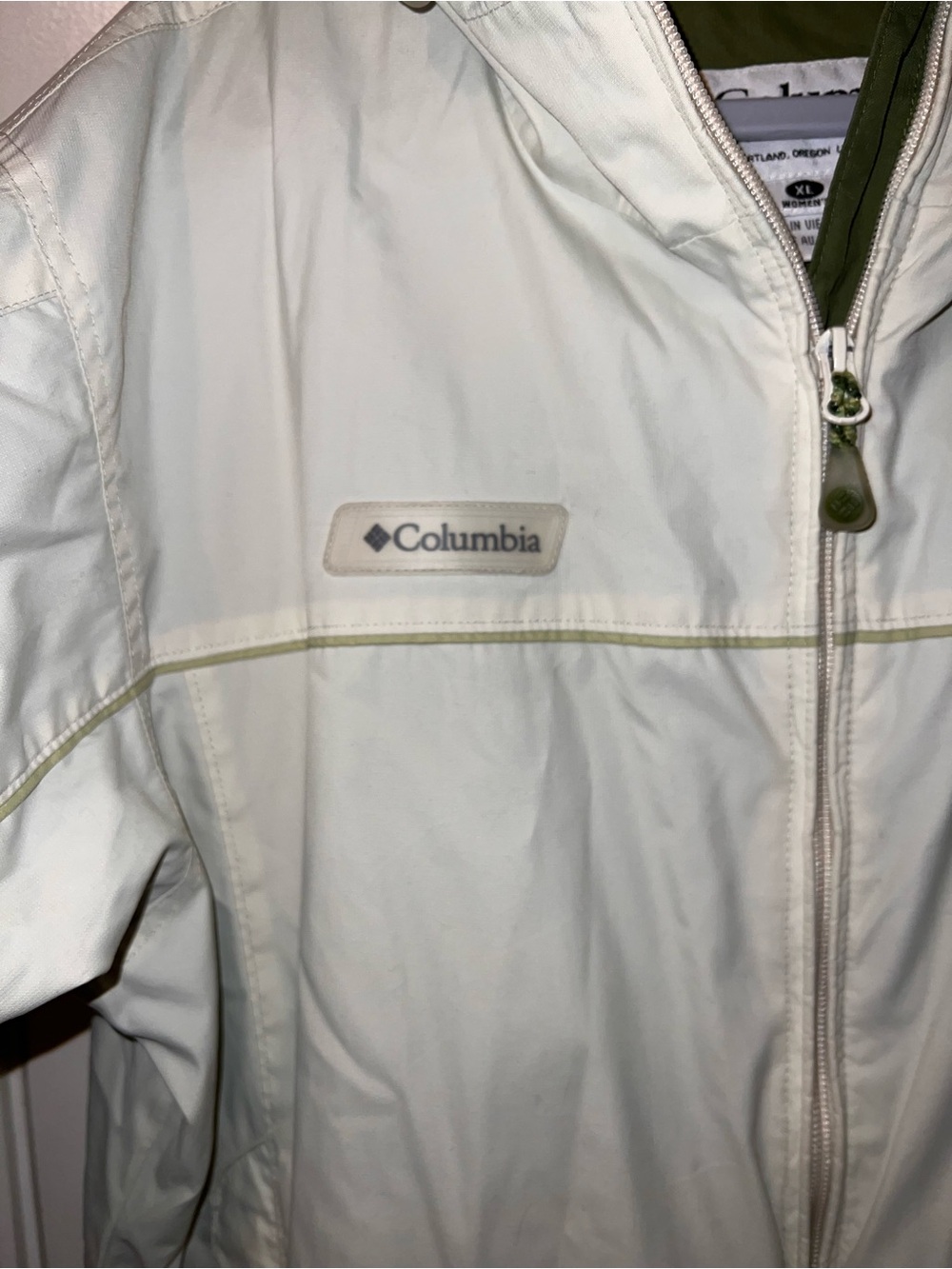 Columbia Cream Hooded Windbreaker with Pale Green Lining - Picture 2 of 7
